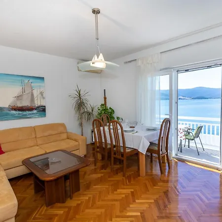 Apartman Vesna 1 Komarna